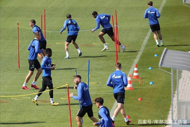 快船遭重罚五个首轮选秀权，小卡仅需支付70万脱身